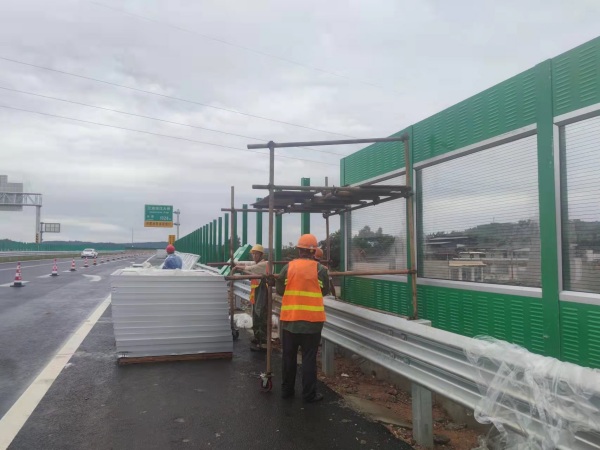 公路聲屏障檢測